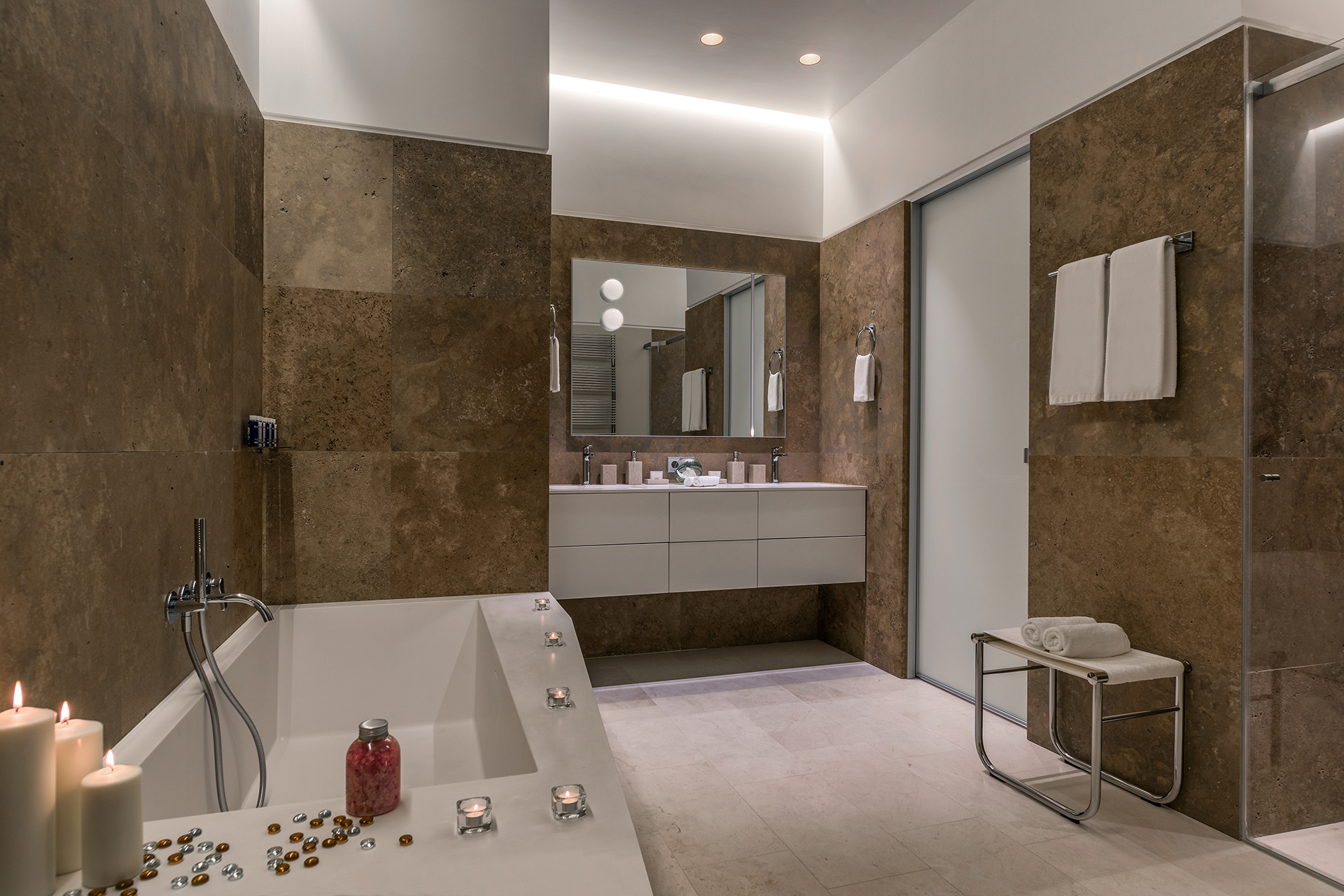 Посмотреть в галерее Suite Royal 6-местный 4-комнатный