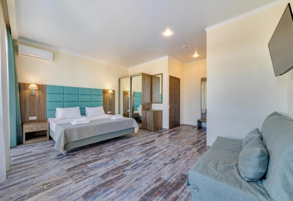 2-мест.(разм. в 3-мест.) станд. (вид на бассейн)