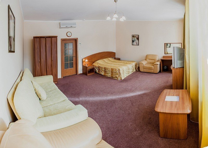 Джуниор Сюит