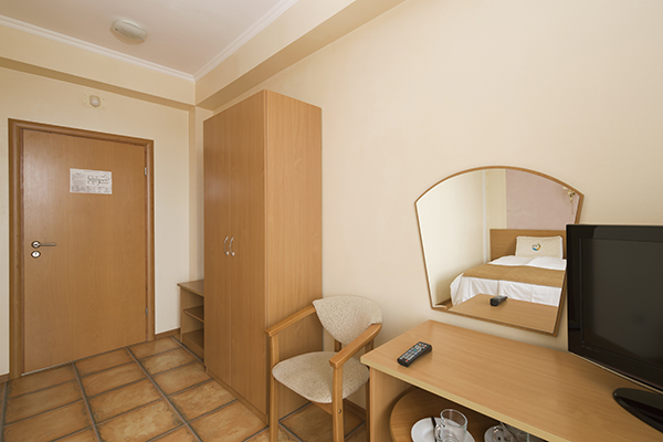 Стандарт 2-местный с 1 кроватью или 2 отдельными кроватями с балконом