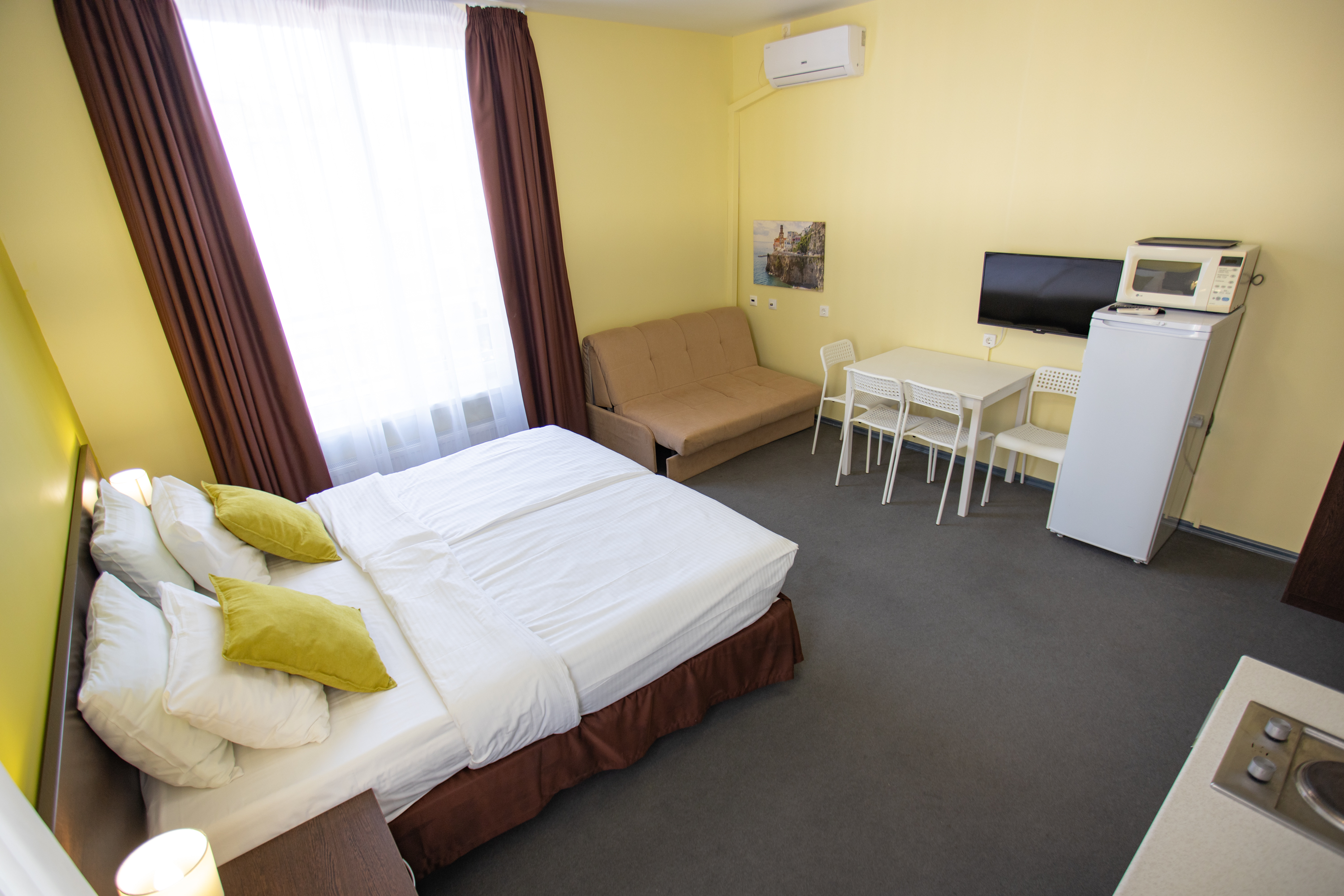 Апартаменты Апартаменты 4-х местные, вид на бассейн/горы (206,306,406,506)