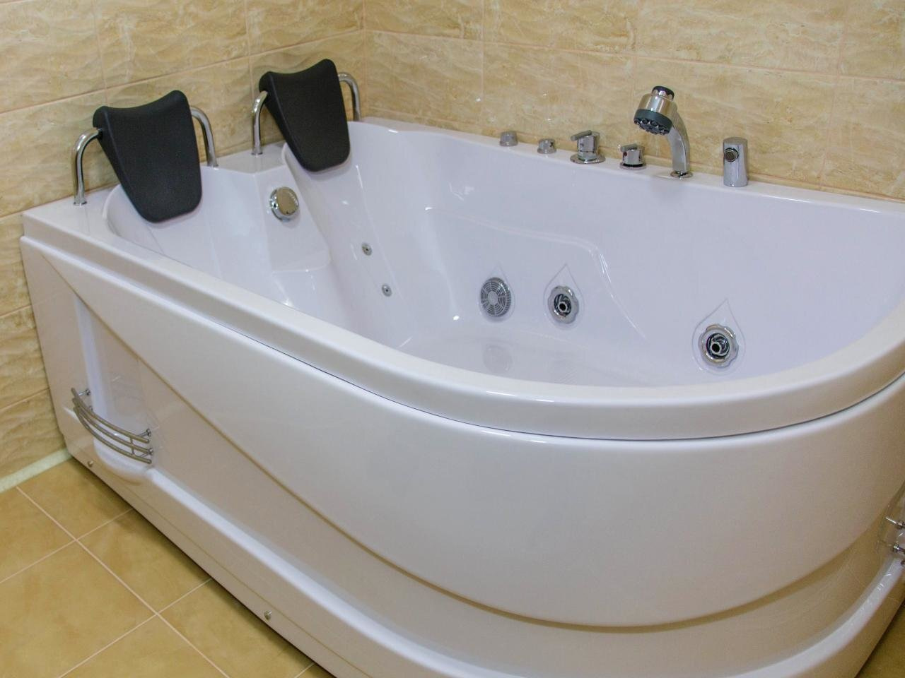 «АПАРТАМЕНТЫ У МОРЯ»