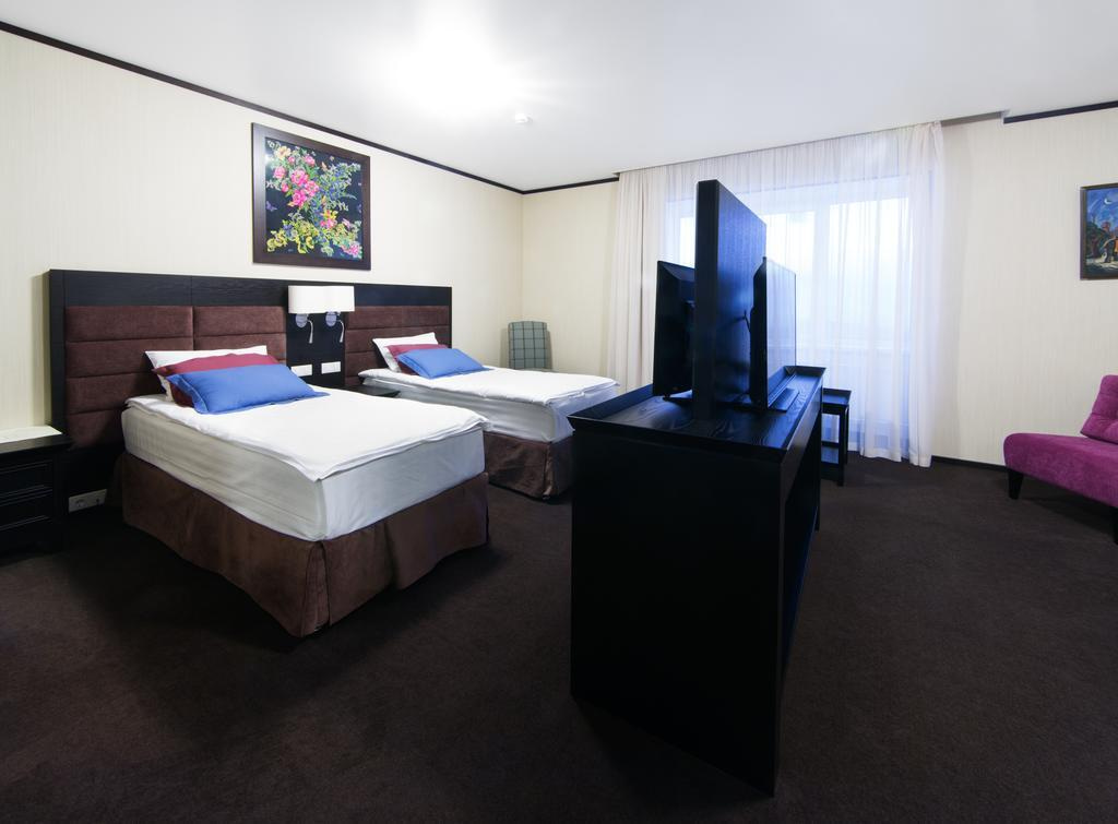 Джуниор Сюит