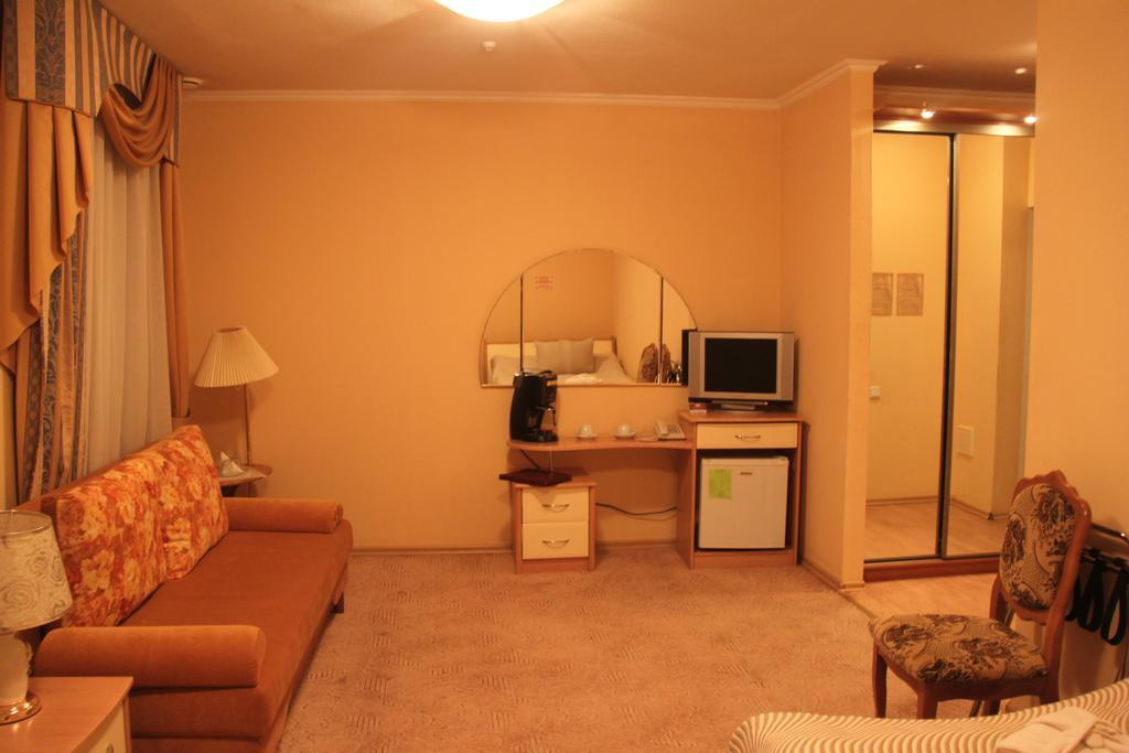 Семейный, основной корпус