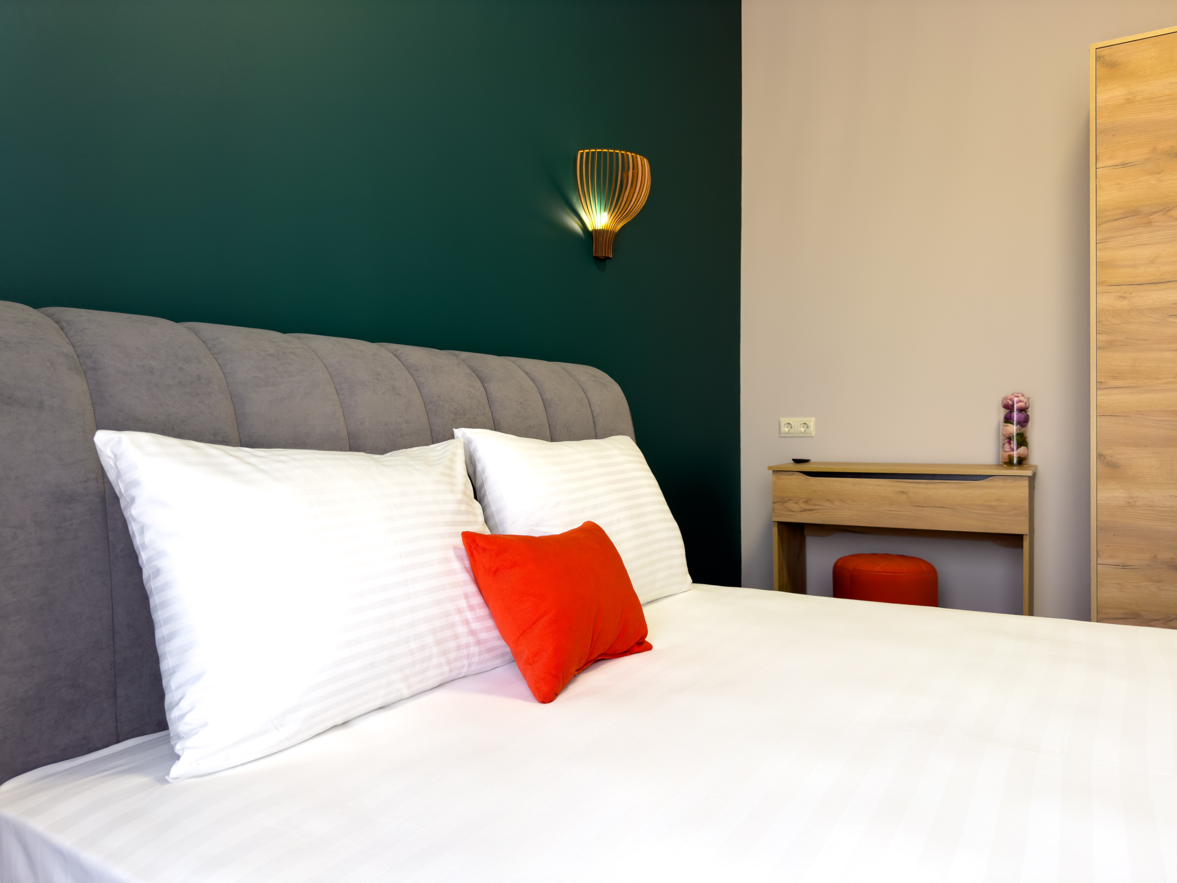 Люкс 2-местный 2-комнатный с балконом  корпус 2