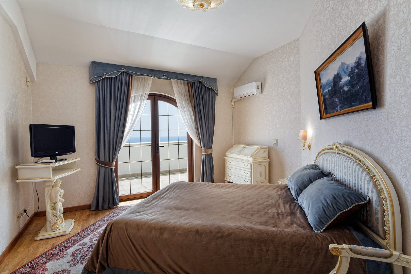 Посмотреть в галерее Сьют VIP