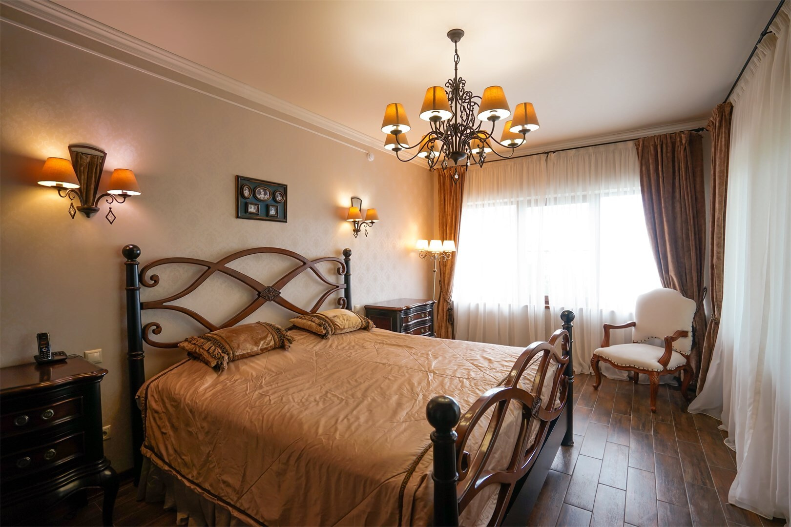 Standart Premium Velvet, Main Building