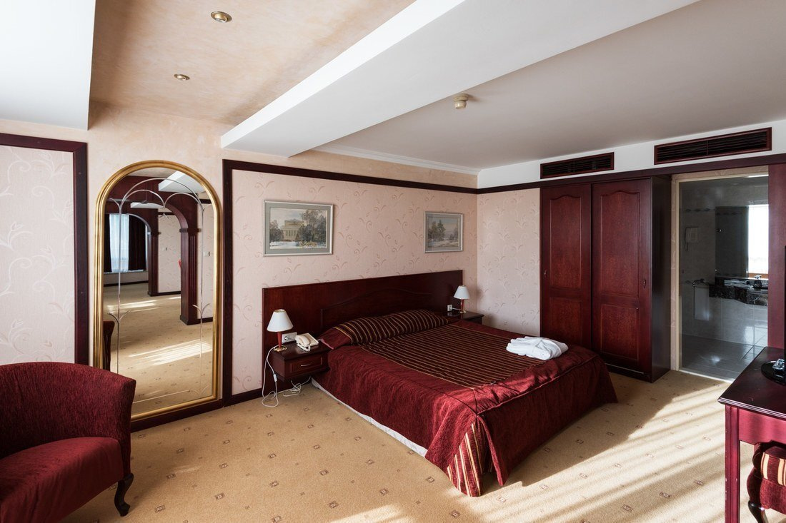 Люкс Бизнес, Бизнес корпус