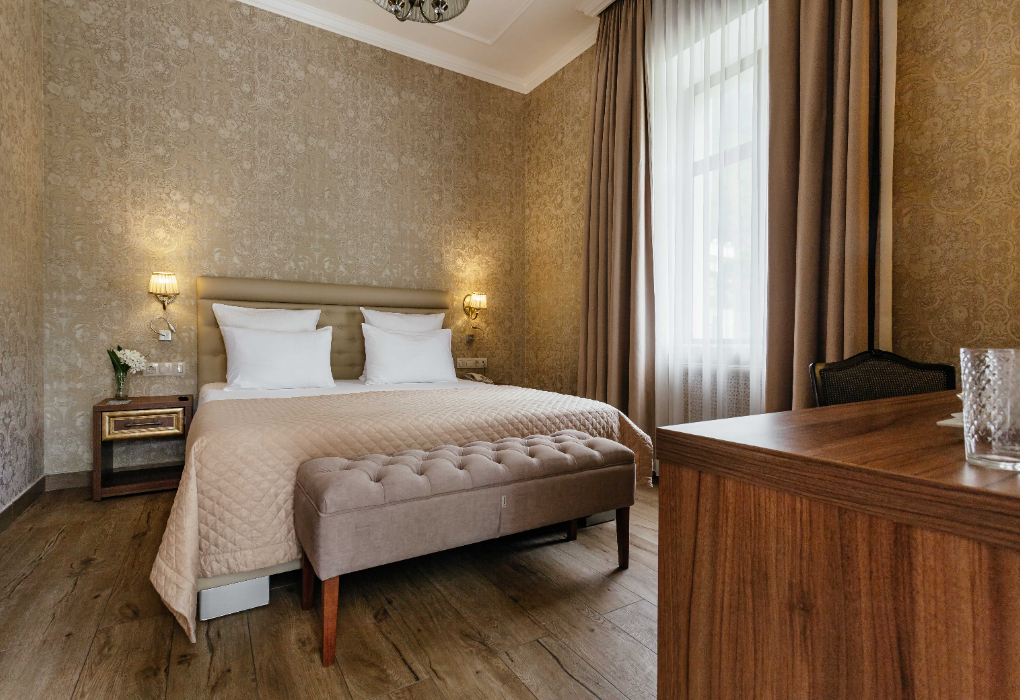 2-мест. 3-комн. апартаменты с террасой (парк/горы), главн. корп.