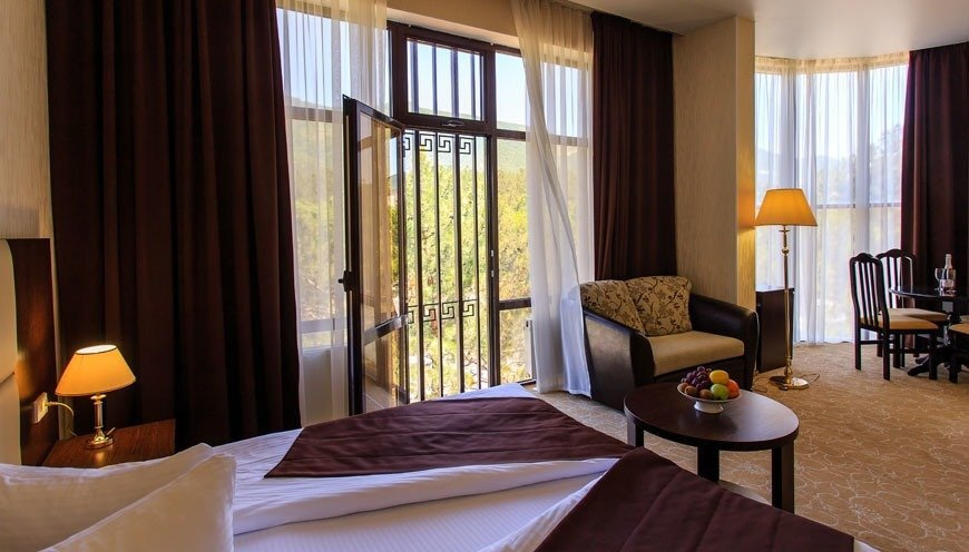 Студия с видом на горы