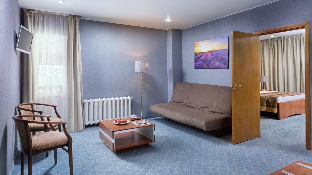Посмотреть в галерее Люкс 4 -мест. suite 2 room