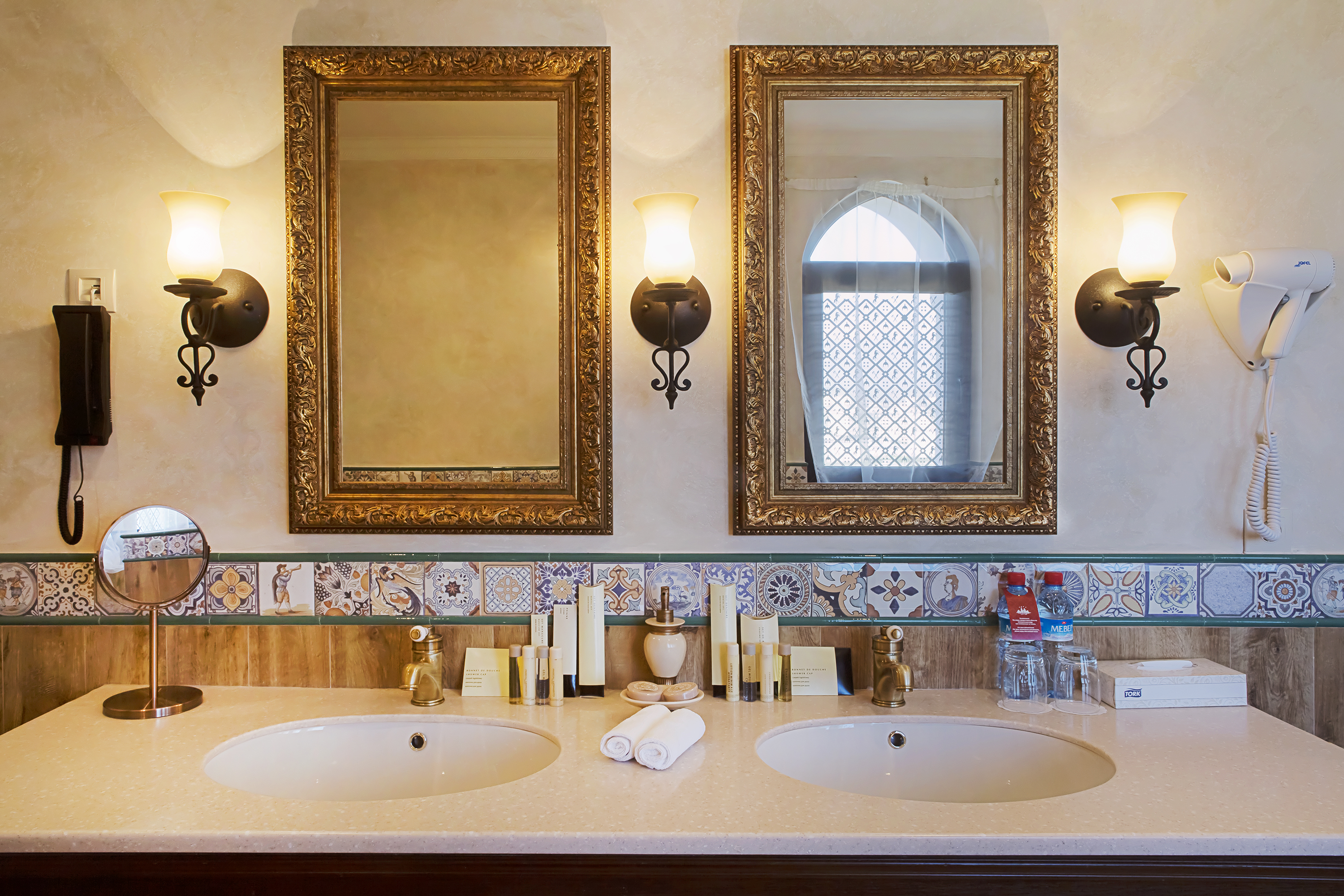 Люкс Роял 4-местный 3-комнатный