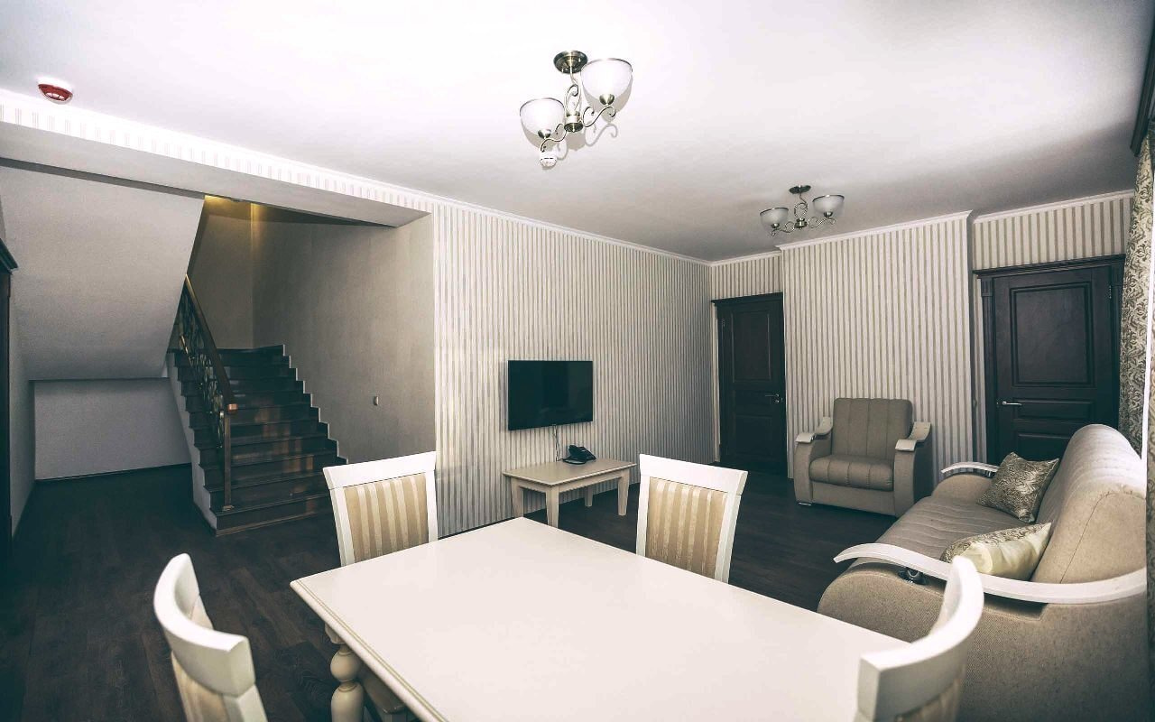 Посмотреть в галерее Cottage 4-комнатный с кухней (коттеджи № 1-5)