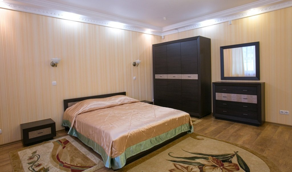 Посмотреть в галерее Люкс 2-комнатный, Главный корпус