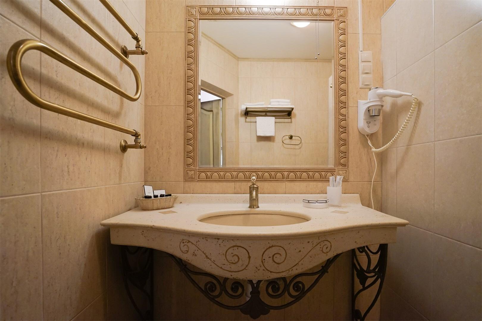 Standart Premium Gold, Main Building