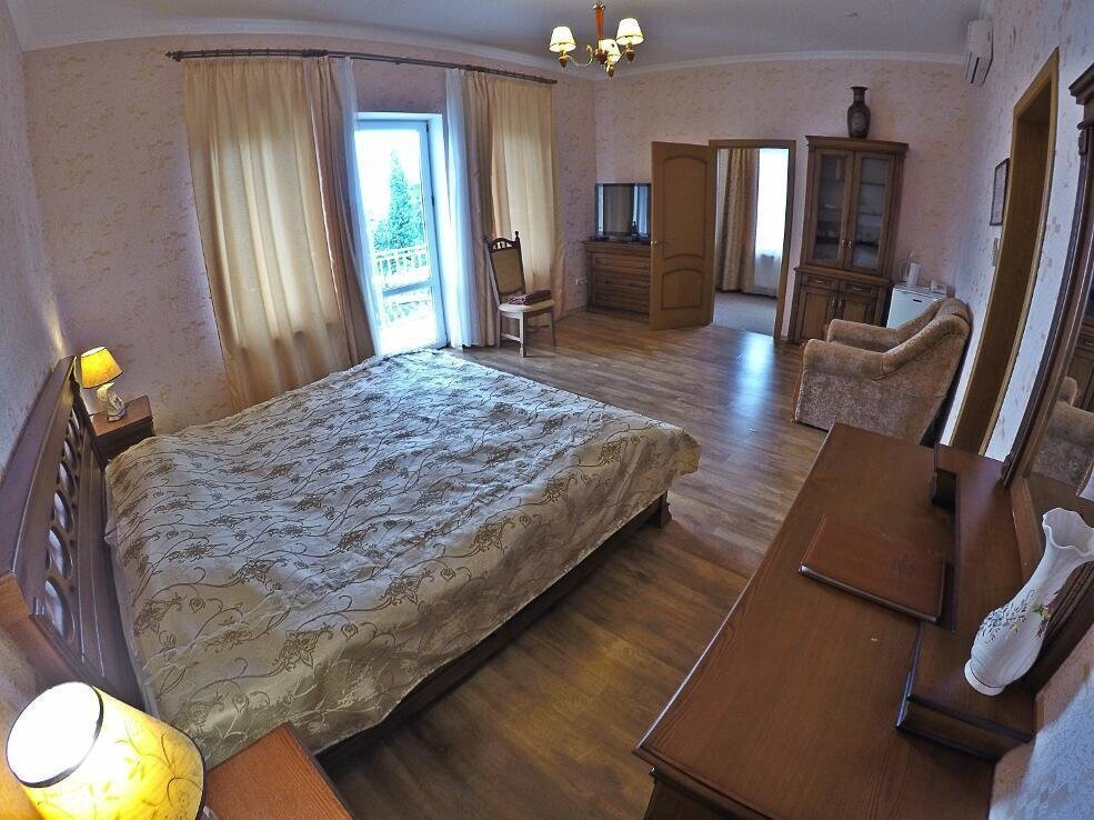 Посмотреть в галерее Люкс 2-комнатный
