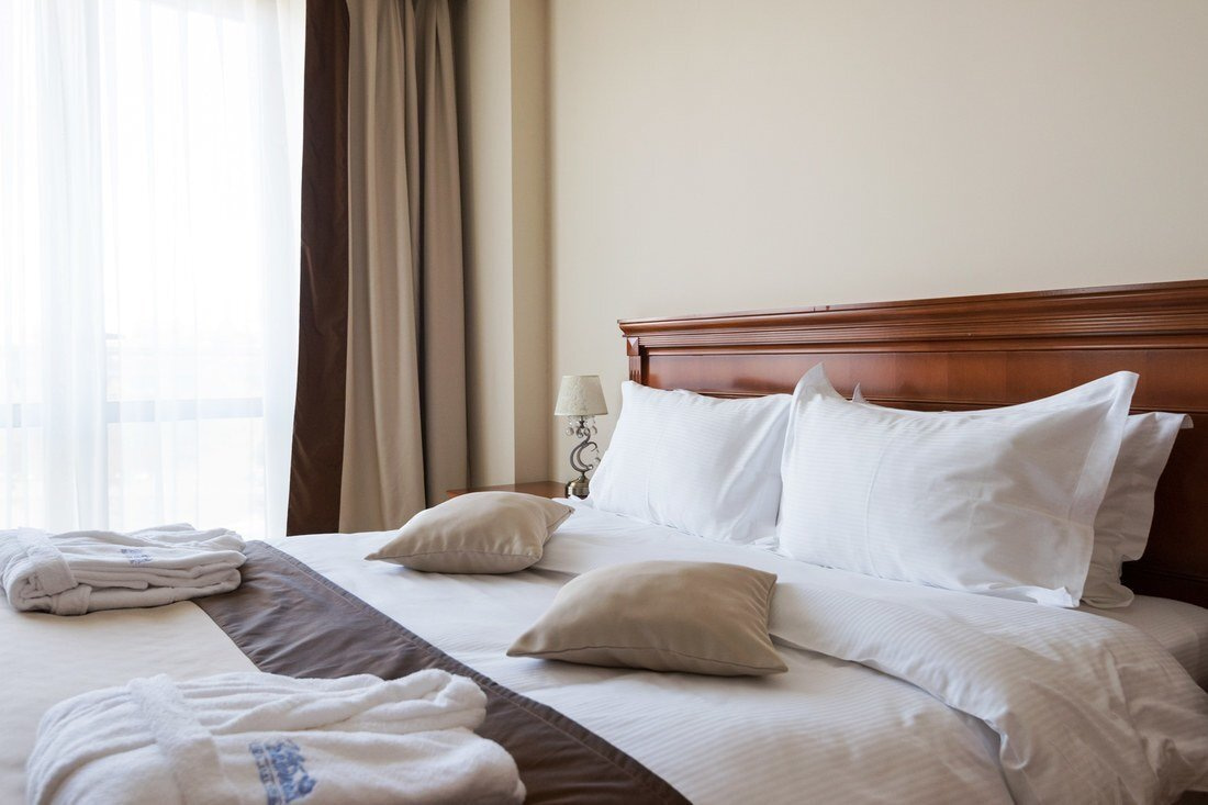 Люкс, Основной корпус