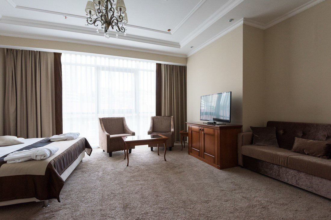 Полулюкс, Основной корпус