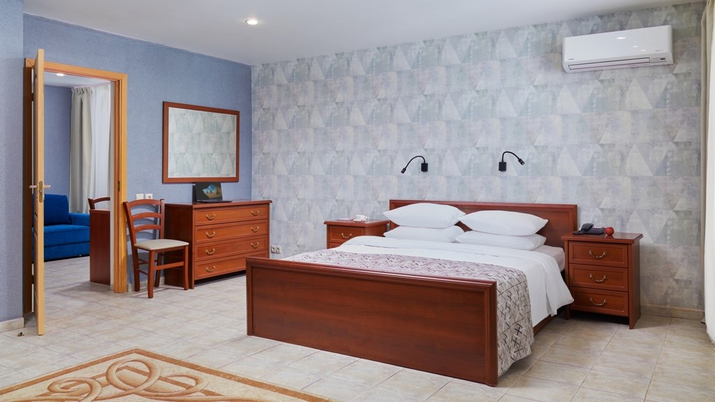Посмотреть в галерее Люкс 4 -мест. suite 2 room