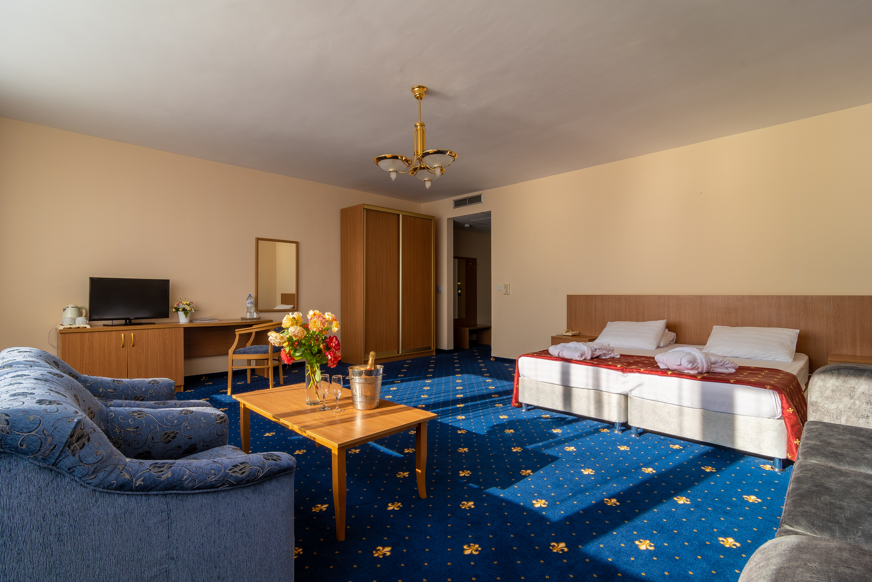 Посмотреть в галерее Джуниор сюит 2-местный корпус 2