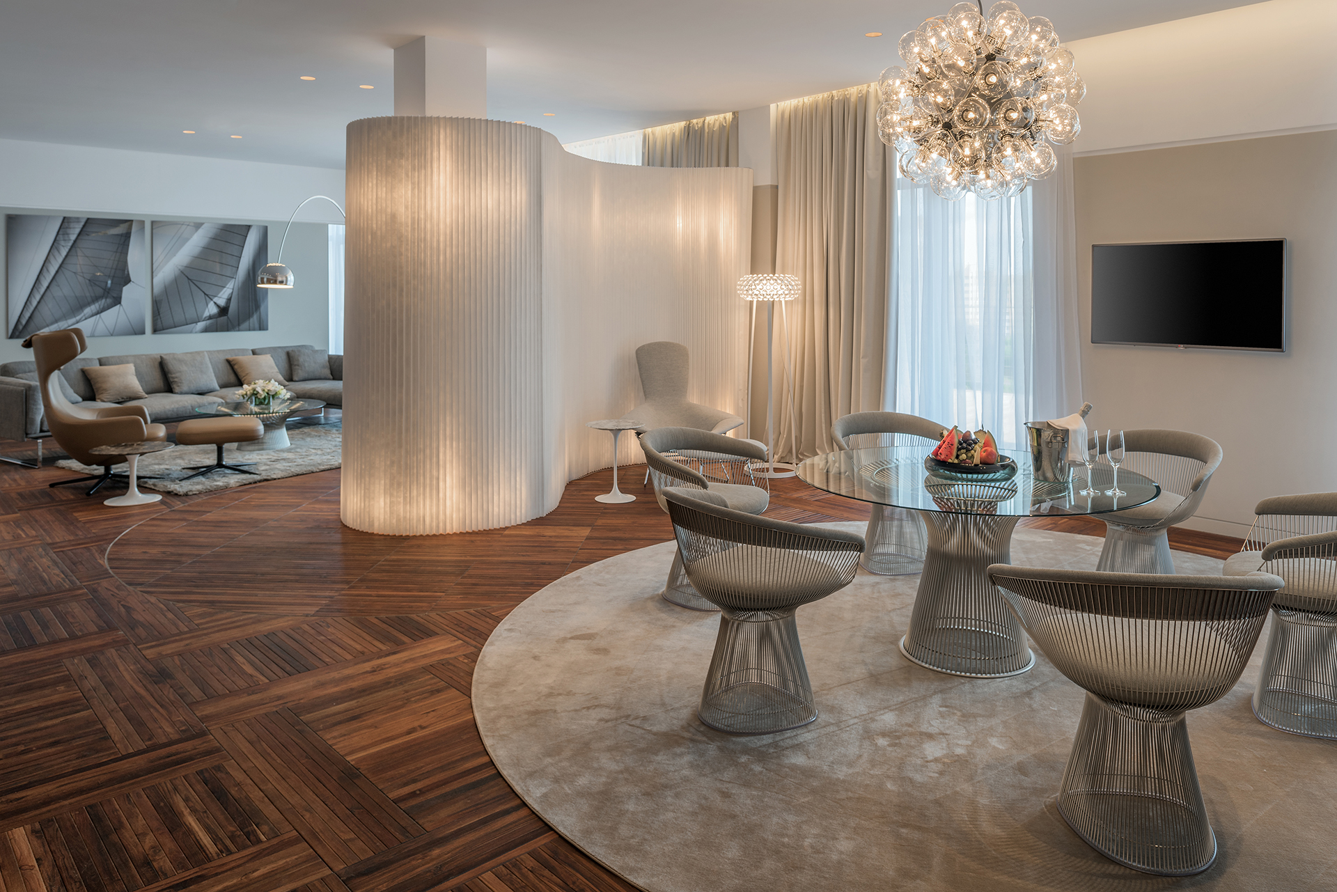 Посмотреть в галерее Suite Royal 6-местный 4-комнатный