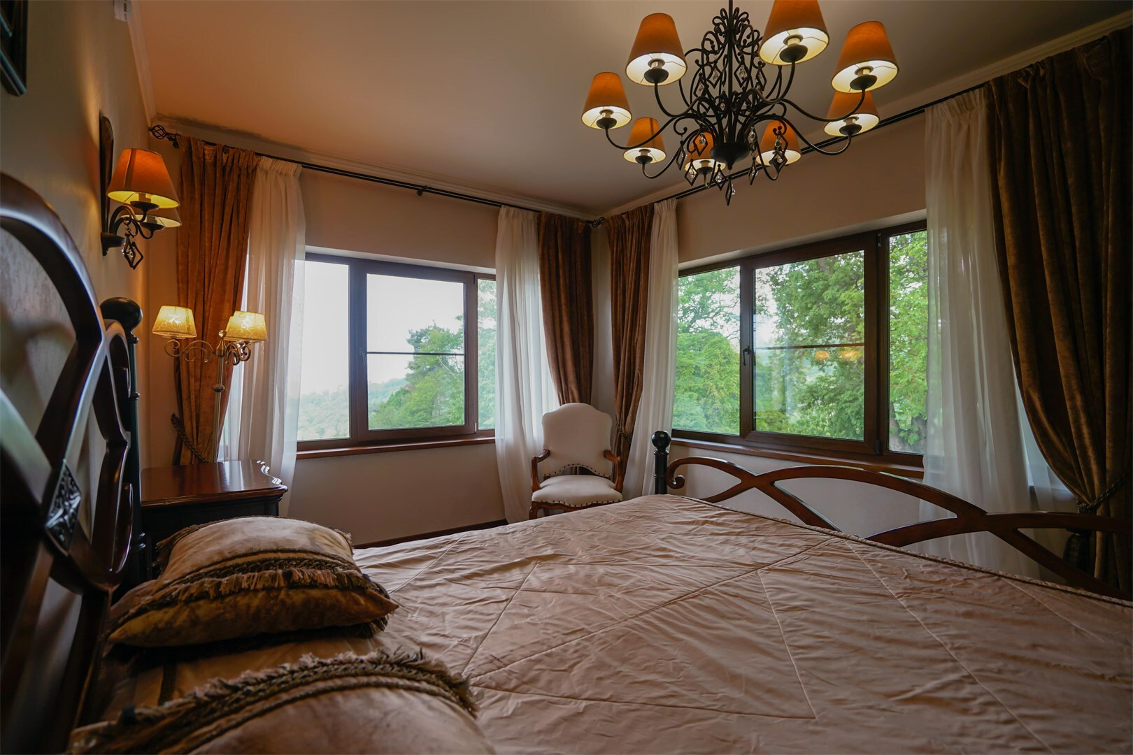 Standart Premium Velvet, Main Building