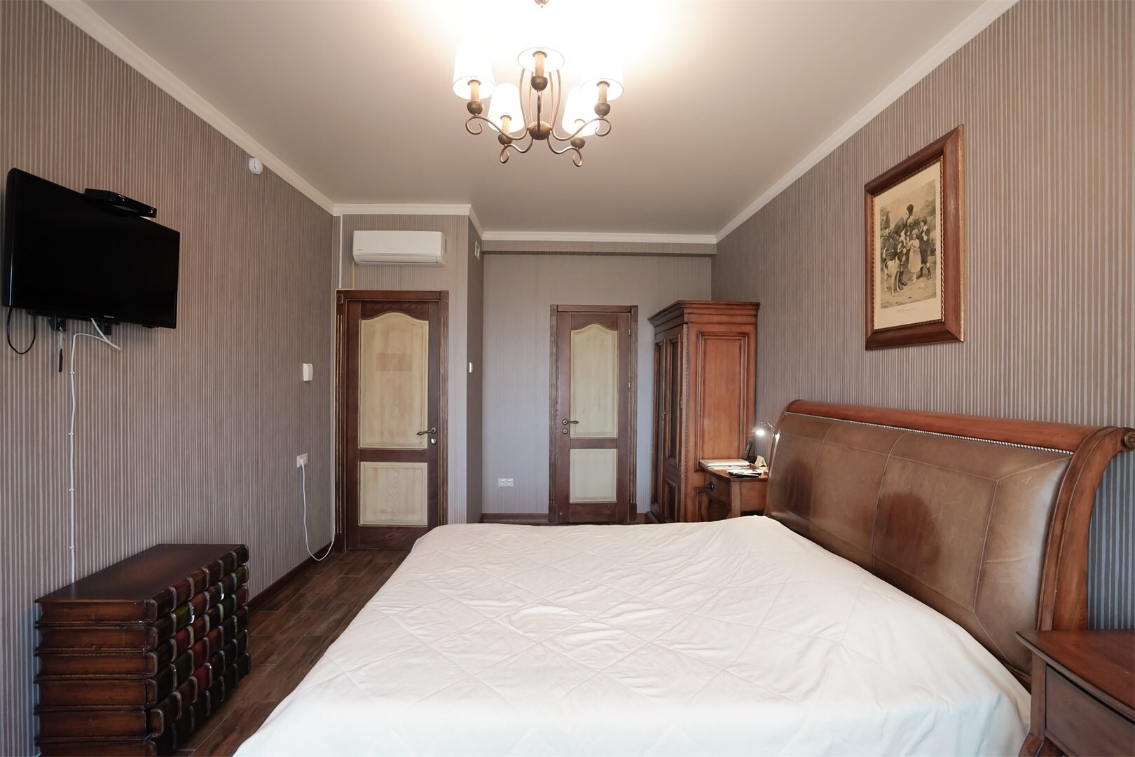 Standart Premium Business, Main Building