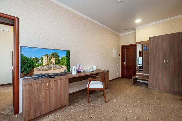 Посмотреть в галерее Люкс 2 местный 2 комнатный, корпус 1