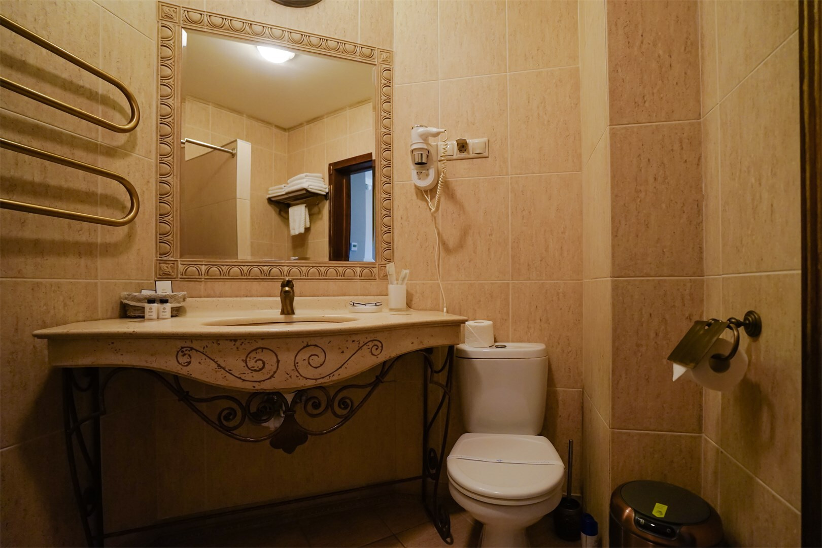 Standart Premium Business, Main Building
