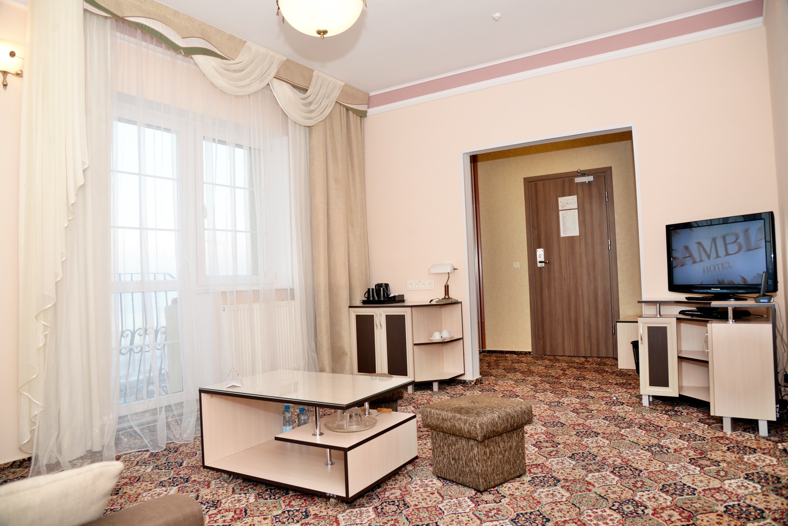 Люкс 2-местный 2-комнатный корпус С боковой вид на море