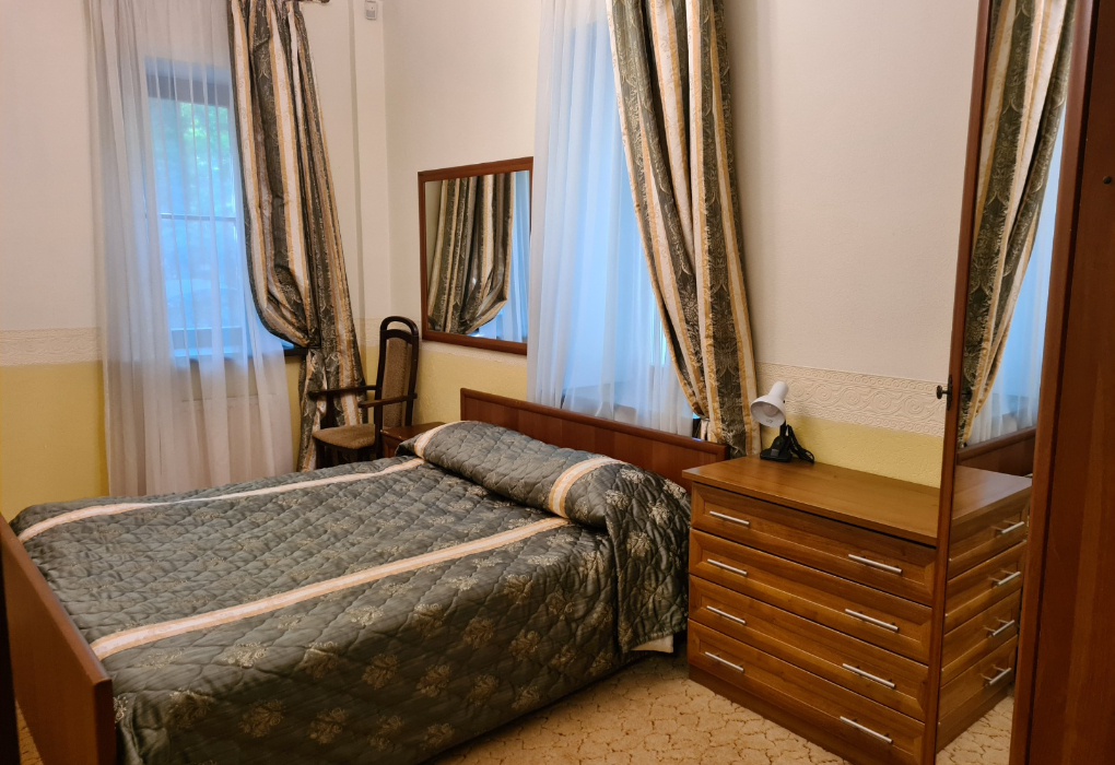 2-мест.(разм. в 6-мест.) коттедж №2