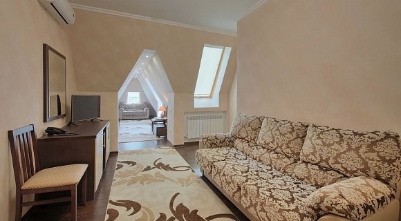 Посмотреть в галерее Студия Студия 2-местная 2 комнатная мансарда