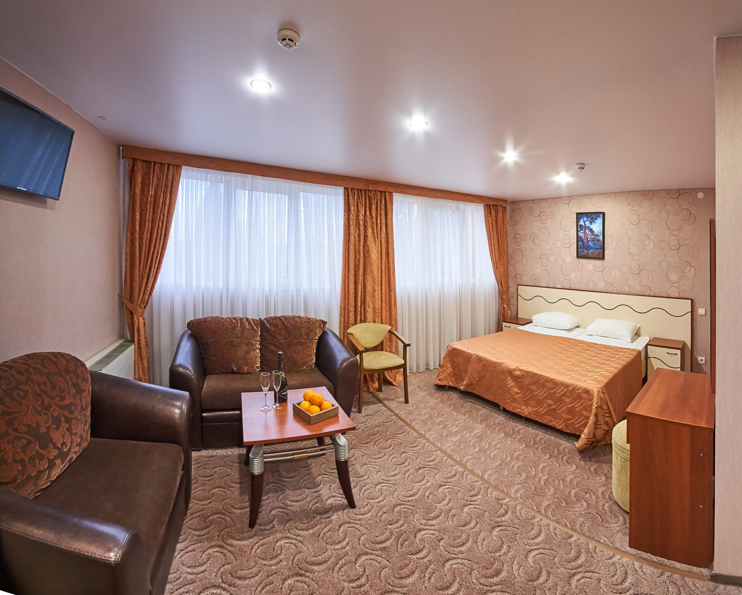 1 категория 2- местный с  одной двуспальной кроватью или двумя раздельными кроватями 1- 4 этаж