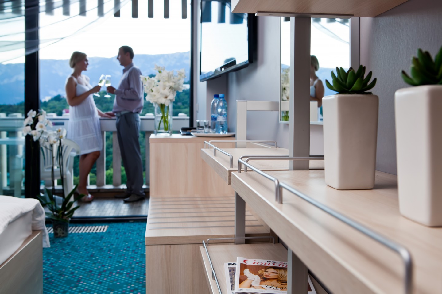 Люкс 3-местный 2-комнатный с двуспал.кроватью и диваном