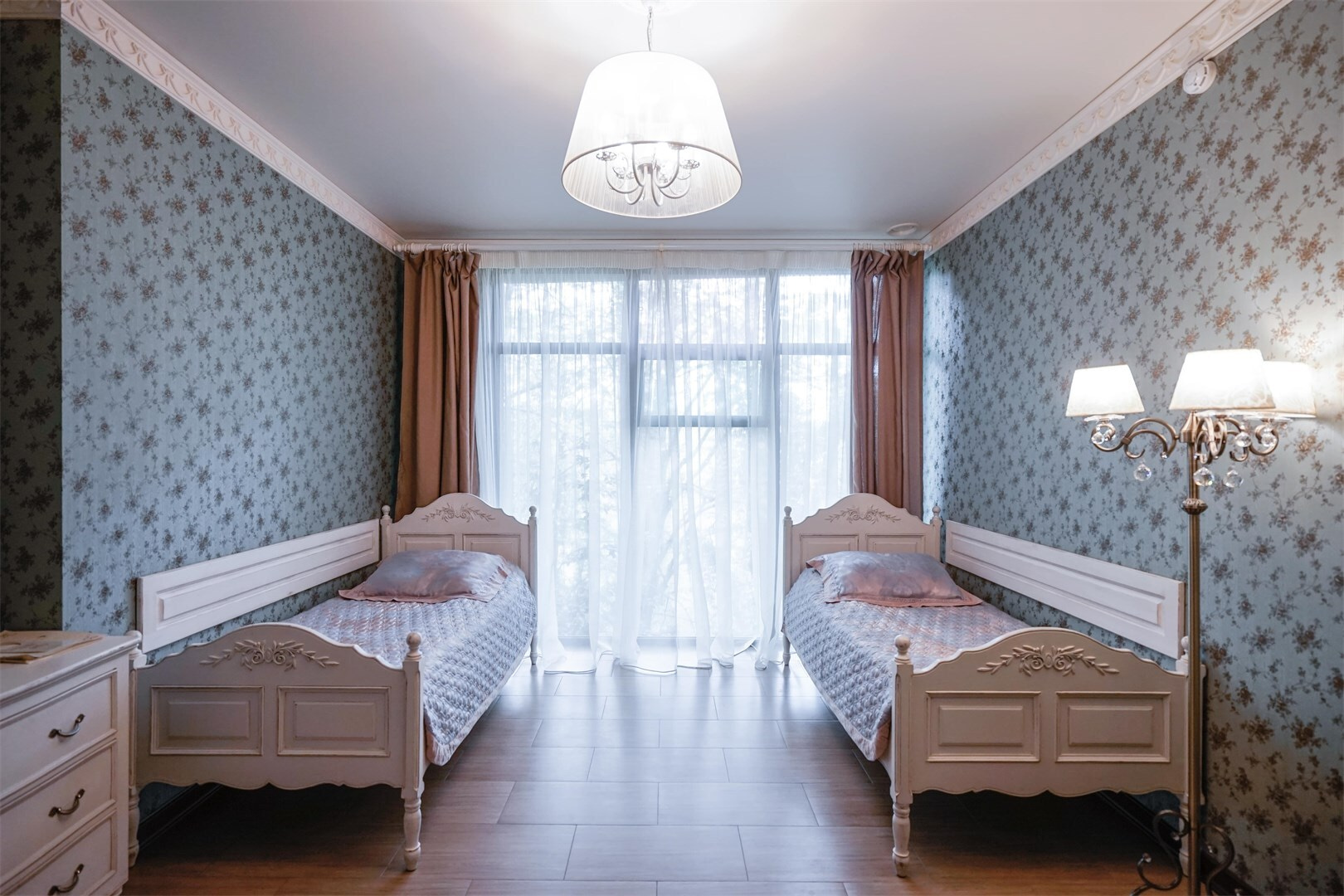 Standart Premium Blue, Main Building