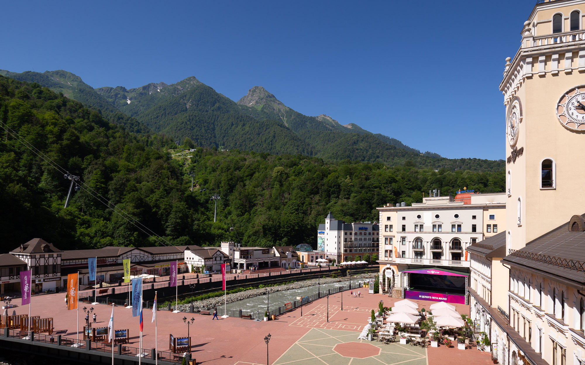 Полулюкс 2-местный с балконом с видом на площадь