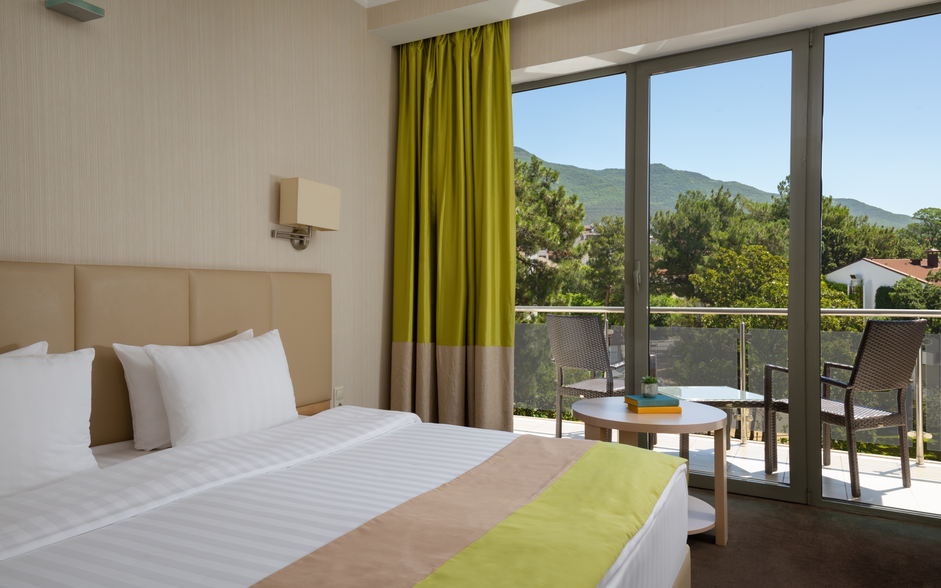 Стандарт 4* 2-местный 1-комнатный корпус 3 вид на горы