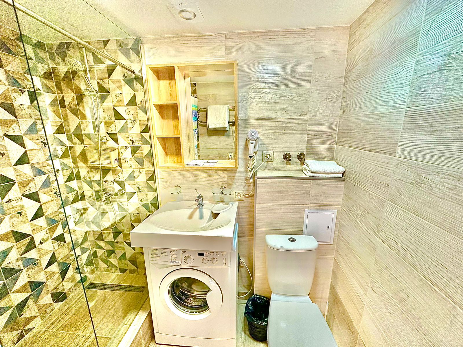 Семейный 4-местный, двухуровневый