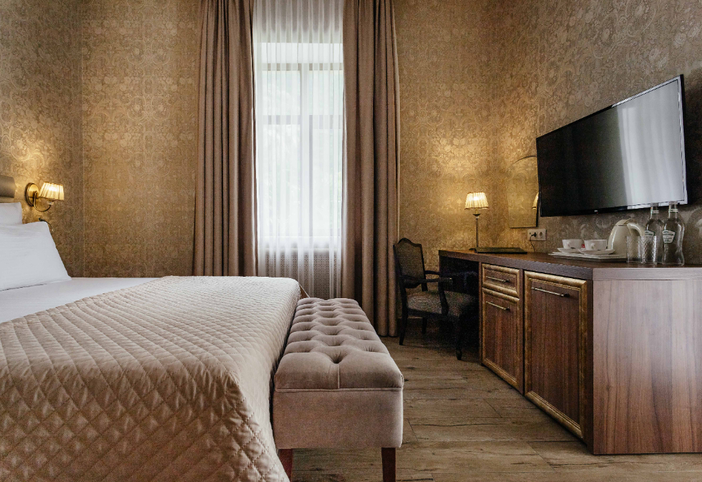 2-мест. 3-комн. апартаменты с террасой (парк/горы), главн. корп.