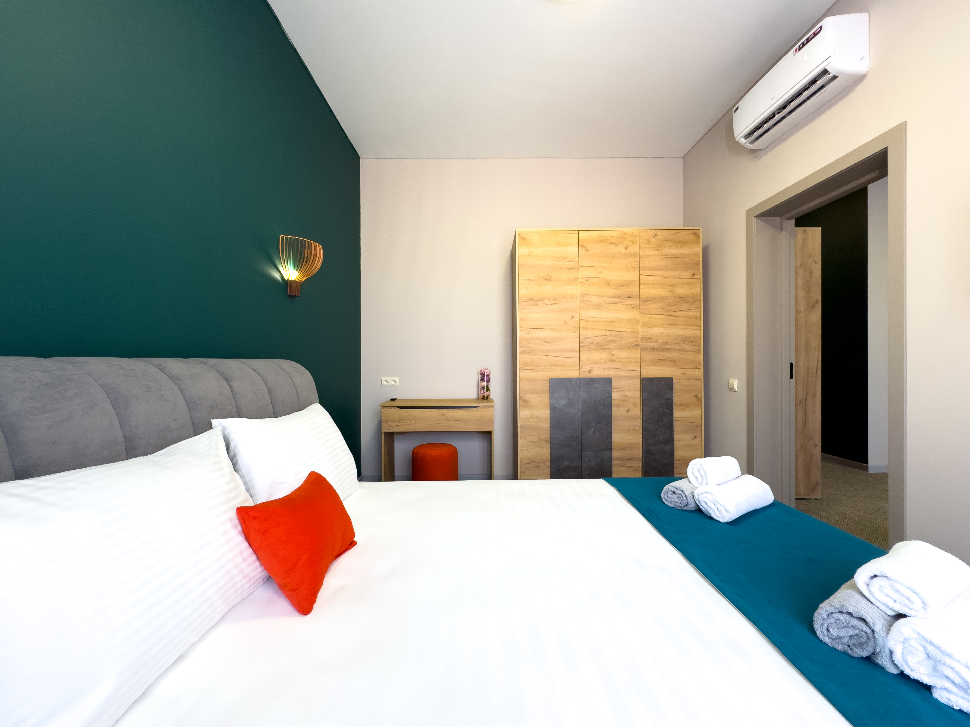 Люкс 2-местный 2-комнатный с балконом  корпус 2