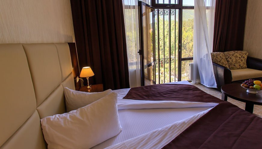 Студия с видом на горы