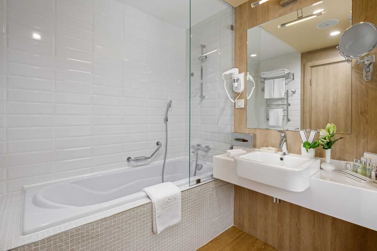 Делюкс 5* 2-местный 1-комнатный корпус 1 вид на море