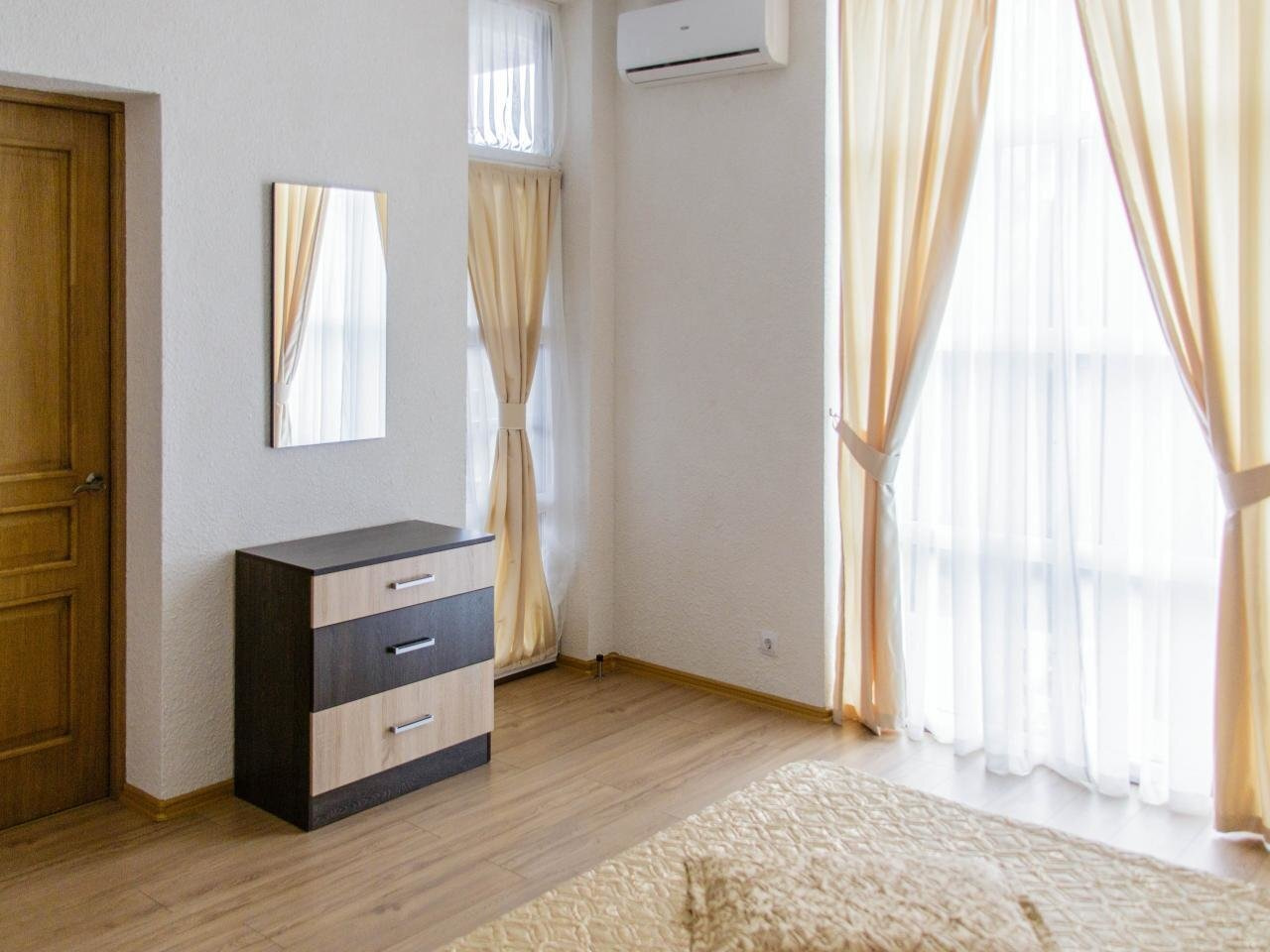 «АПАРТАМЕНТЫ У МОРЯ»