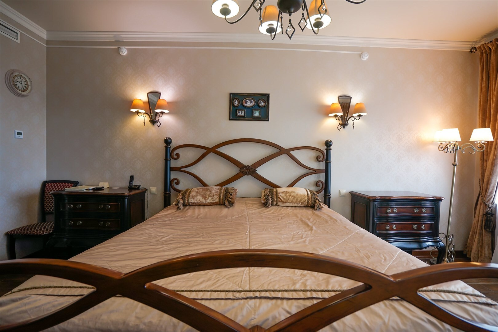 Standart Premium Velvet, Main Building