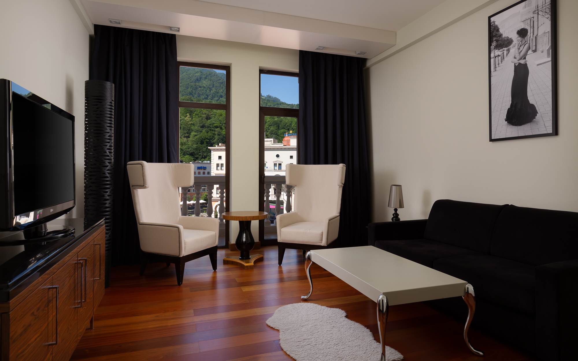 Полулюкс 2-местный с балконом с видом на площадь