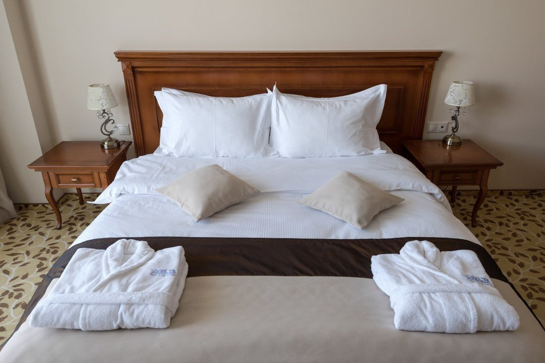 Люкс, Основной корпус