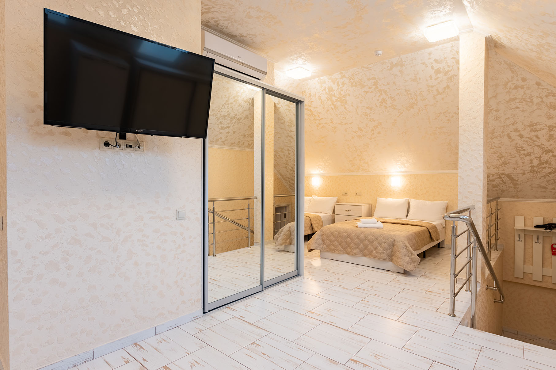 Семейный Семейный на мансарде 6- местный