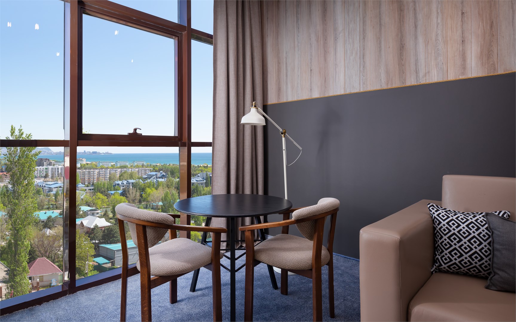 Посмотреть в галерее Suite Panoramic 3-местный