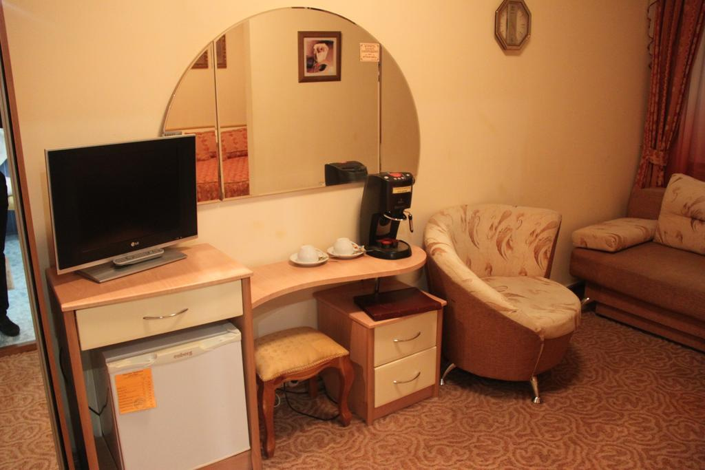 Полулюкс, основной корпус