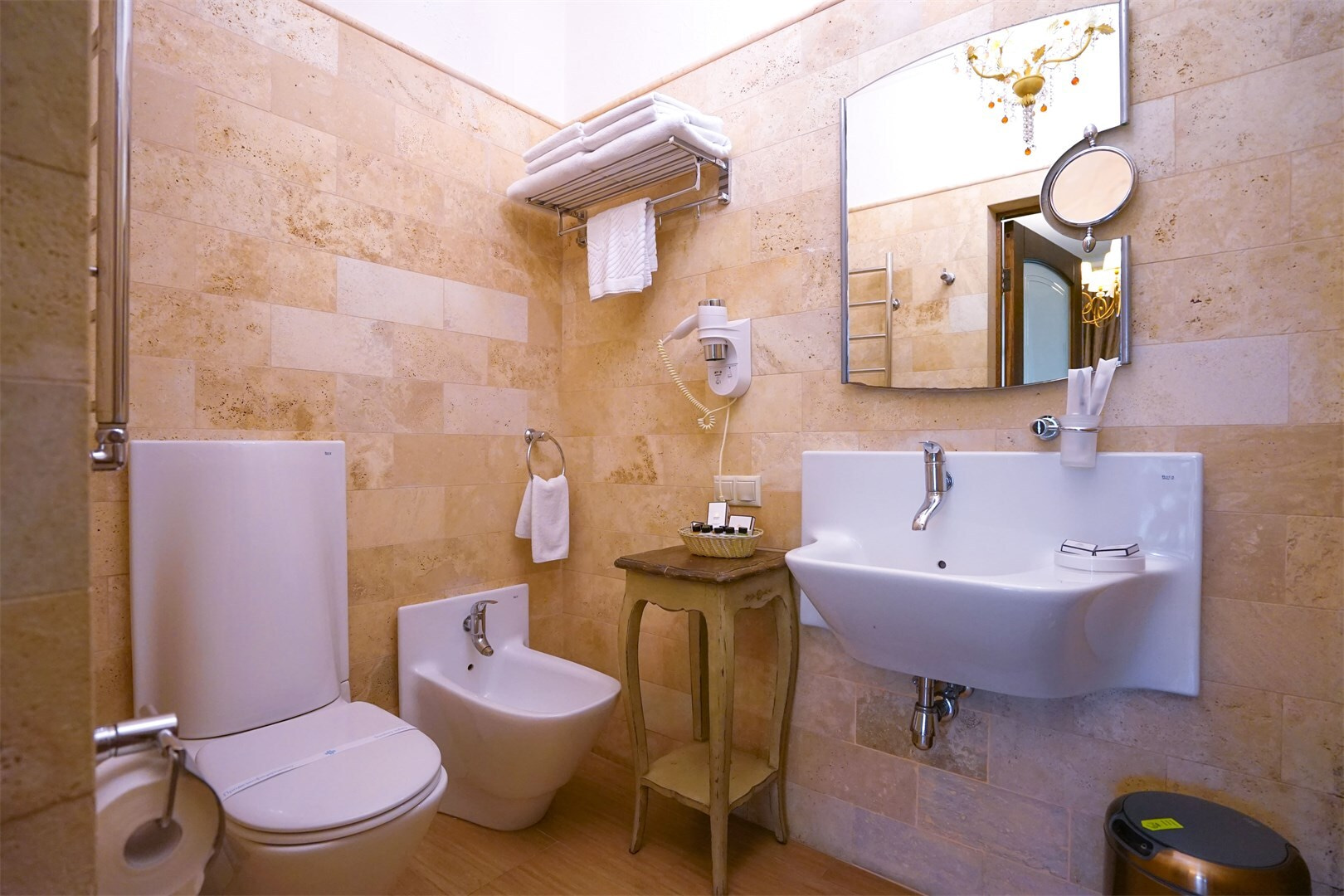 Standart Premium Violet, Main Building